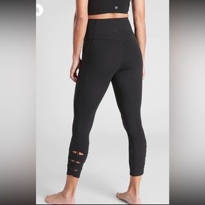 ATHLETA Salutation Stash Pocket II Cinch 7/8, Black